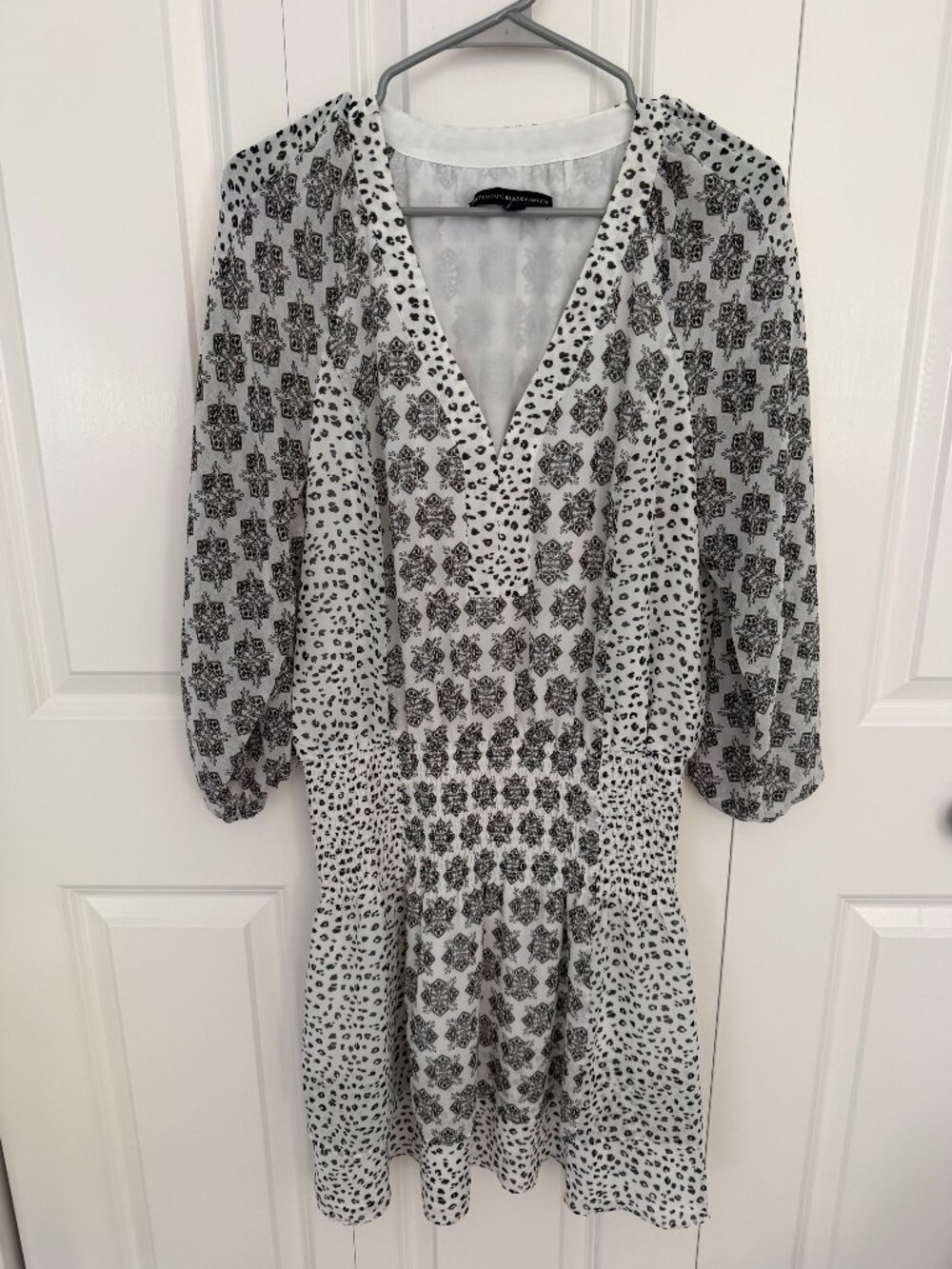 White House Black Market Long Sleeve V-neck Floral Patterned Dress - Medium